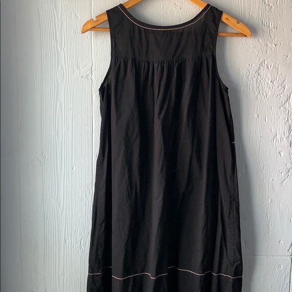 ✨3 for $15✨Forever 21 Embroidered Shift Dress - Picture 4 of 4